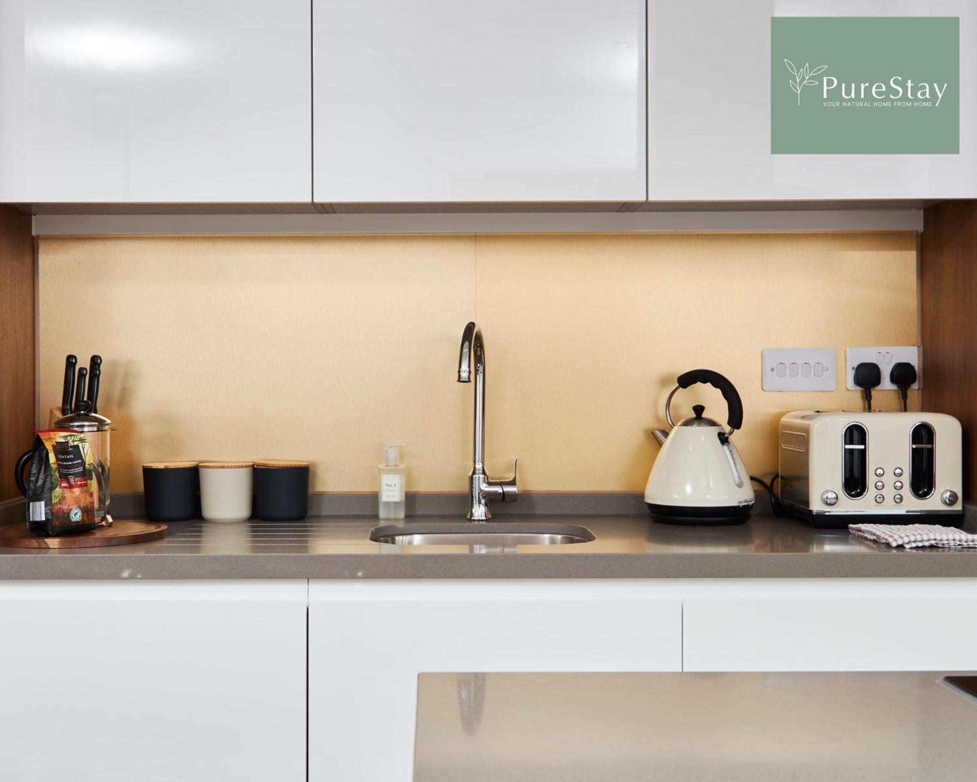 Stunning 5 Bed Manchester House With Parking By Purestay Short Lets & Serviced Accommodation Buitenkant foto