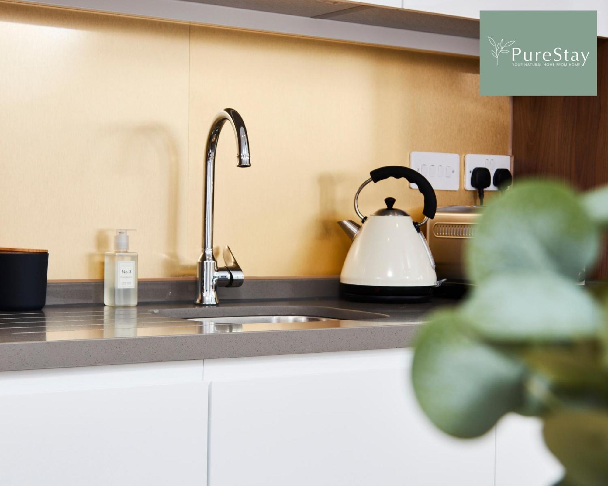 Stunning 5 Bed Manchester House With Parking By Purestay Short Lets & Serviced Accommodation Buitenkant foto